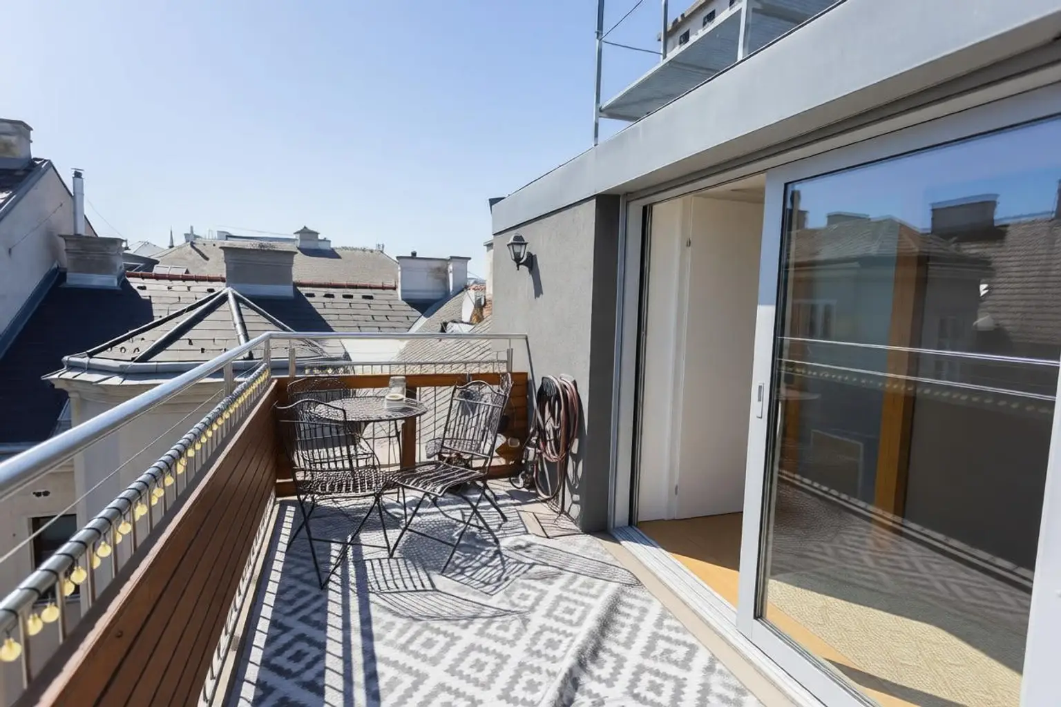 Terrasse1 ohne Möbel und Pflanzen