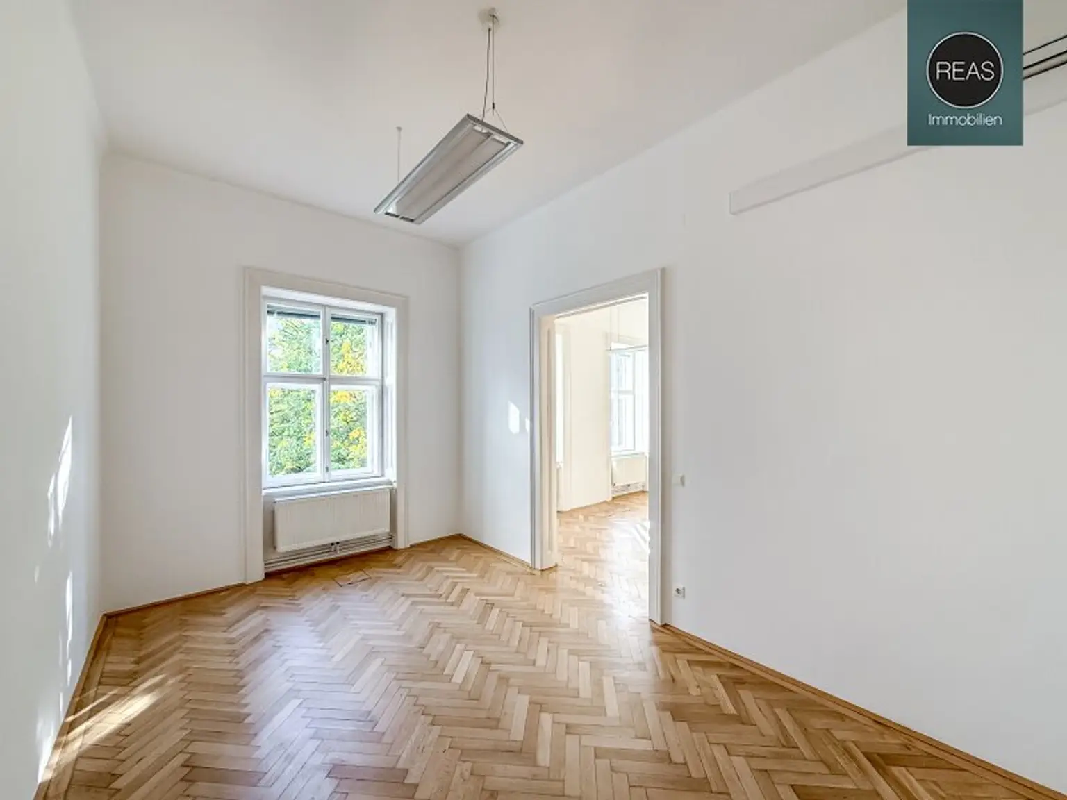 Klimatisiertes Büro bei neuer U5 Station! Repräsentatives Haus in bester Innenstadtlage bei der Votivkirche!