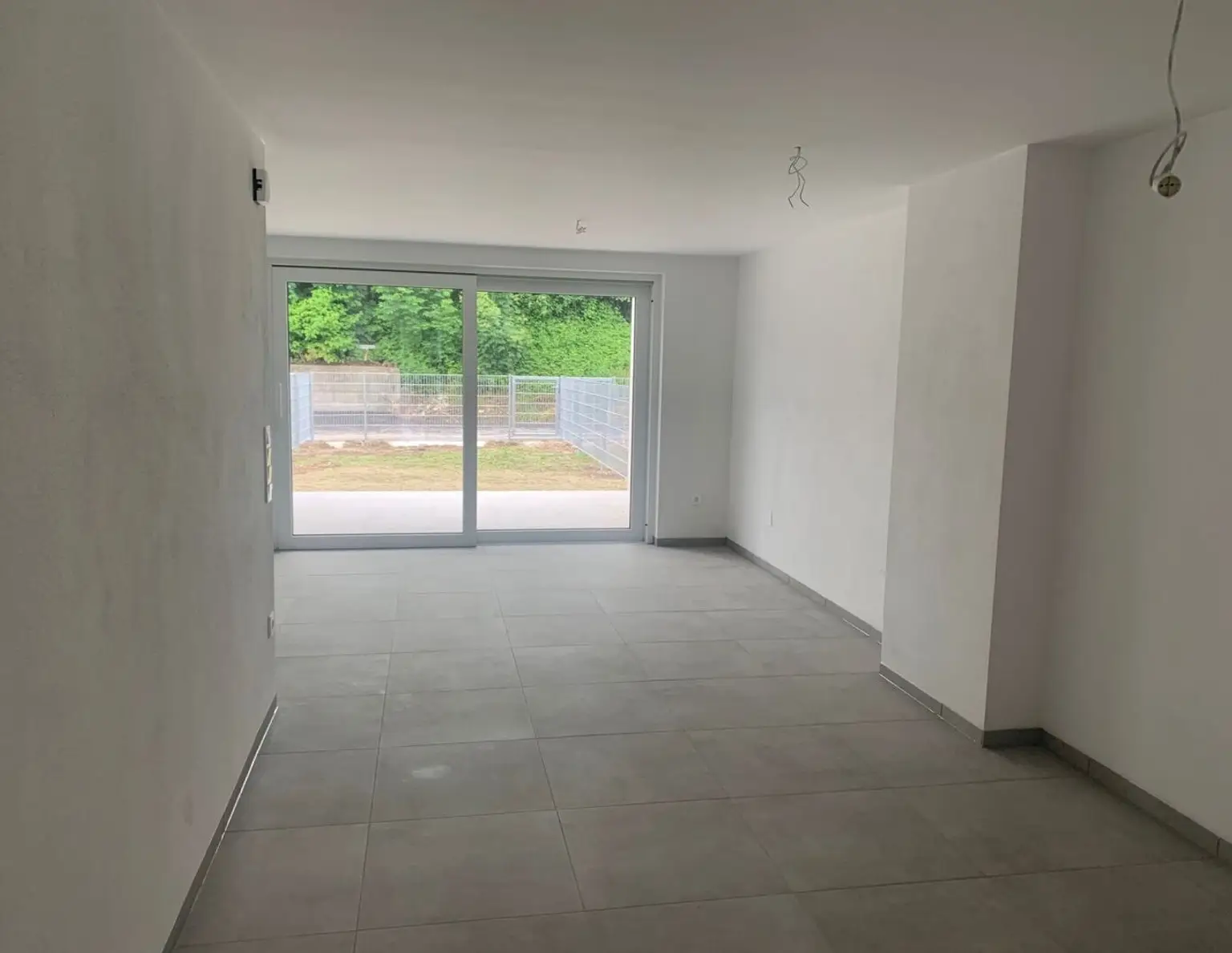 Gut vermietete Erstbezugs-Maisonettewohnung mit überdachter Terrasse und Garage