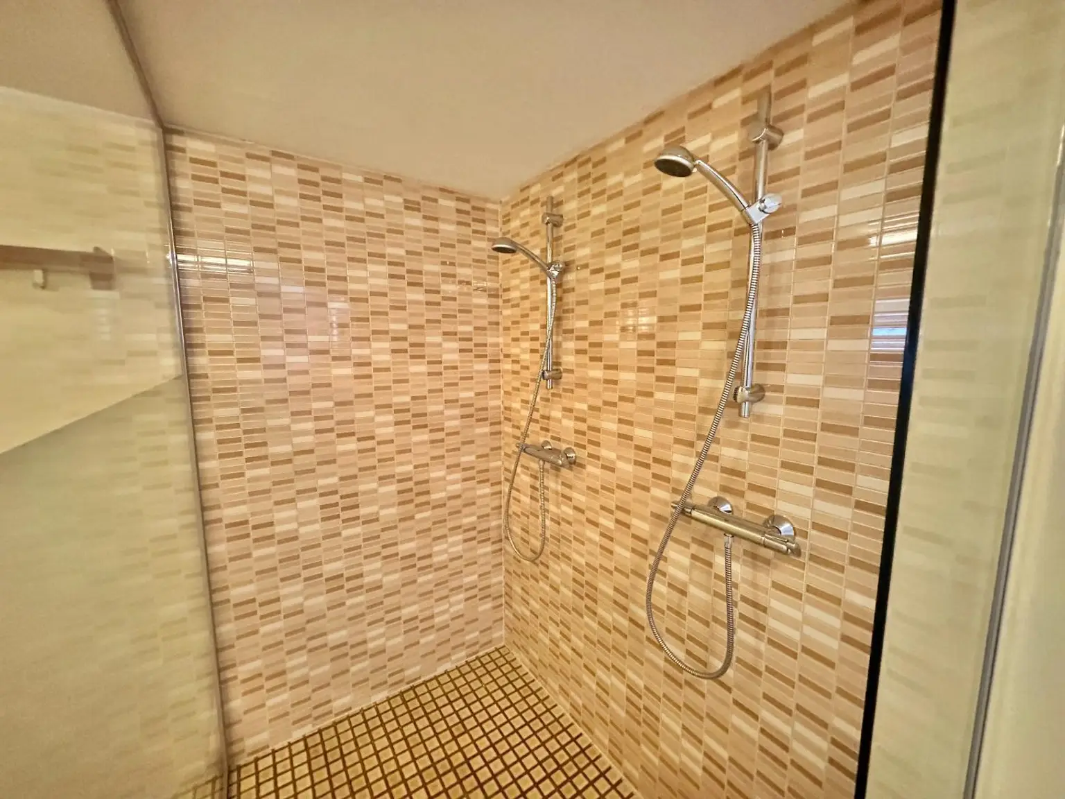 KG Badezimmer Dusche