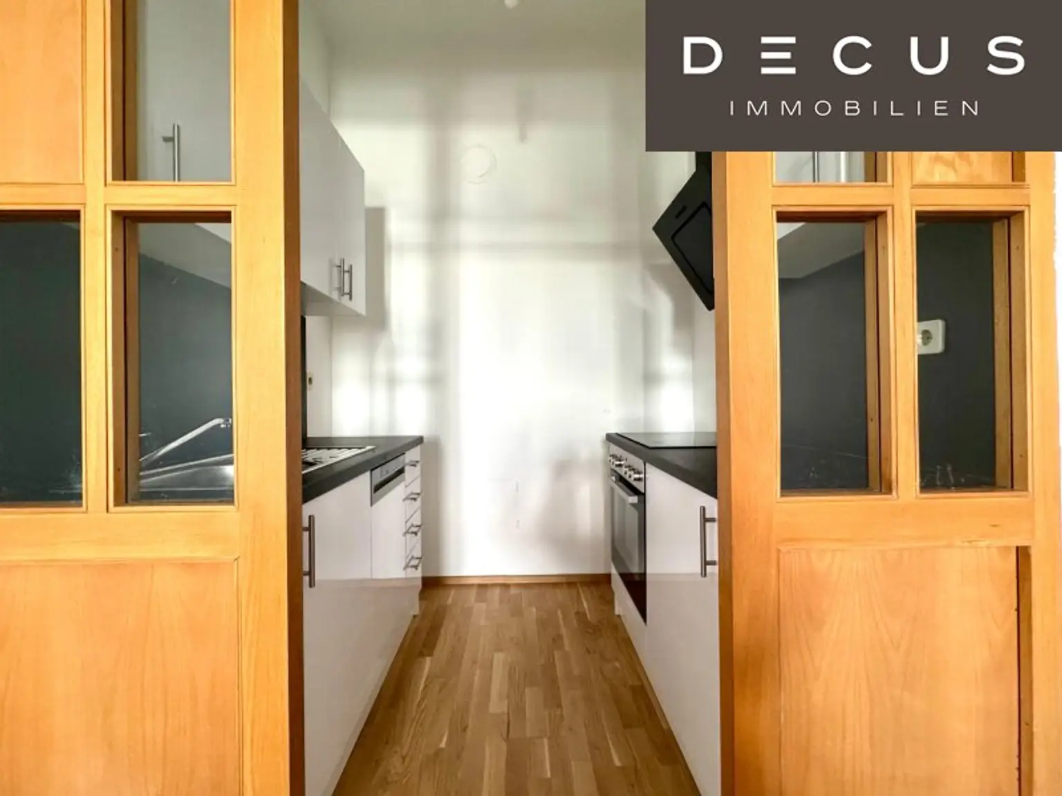 | CHARMANTE 2-ZIMMER-WOHNUNG MIT SONNIGEM BALKON | GRÜN- & SCHLOSSBERGBLICK | ca. 44,1m² | 2.OG | IDEALE LAGE