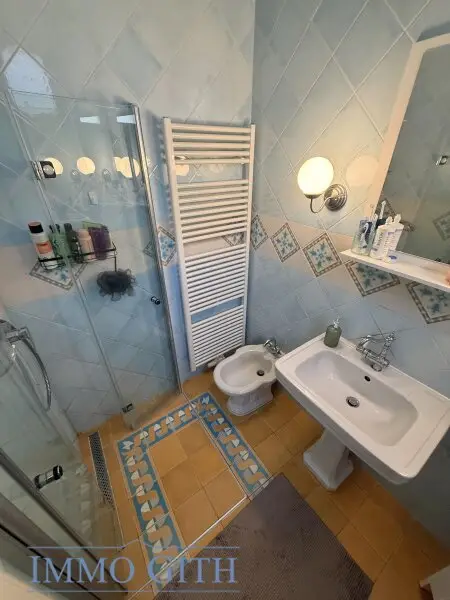 HELL, GEMÜTLICH & GUT VERMIETET – GEPFLEGTE 2-ZIMMER-WOHNUNG MIT BALKON IN SIMMERING ZU KAUFEN!