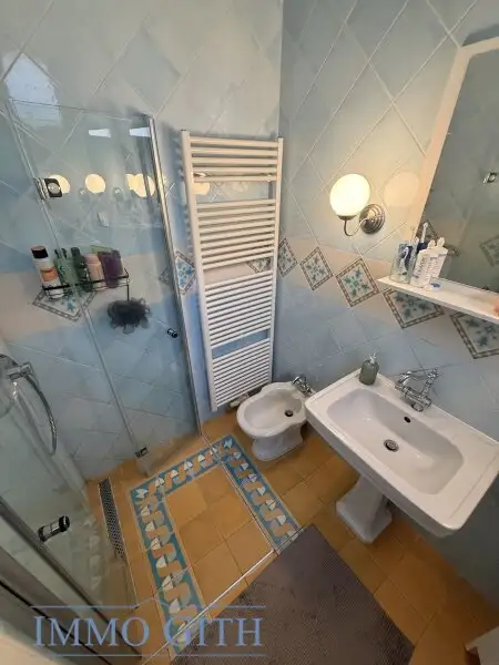 HELL, GEMÜTLICH & GUT VERMIETET – GEPFLEGTE 2-ZIMMER-WOHNUNG MIT BALKON IN SIMMERING ZU KAUFEN!