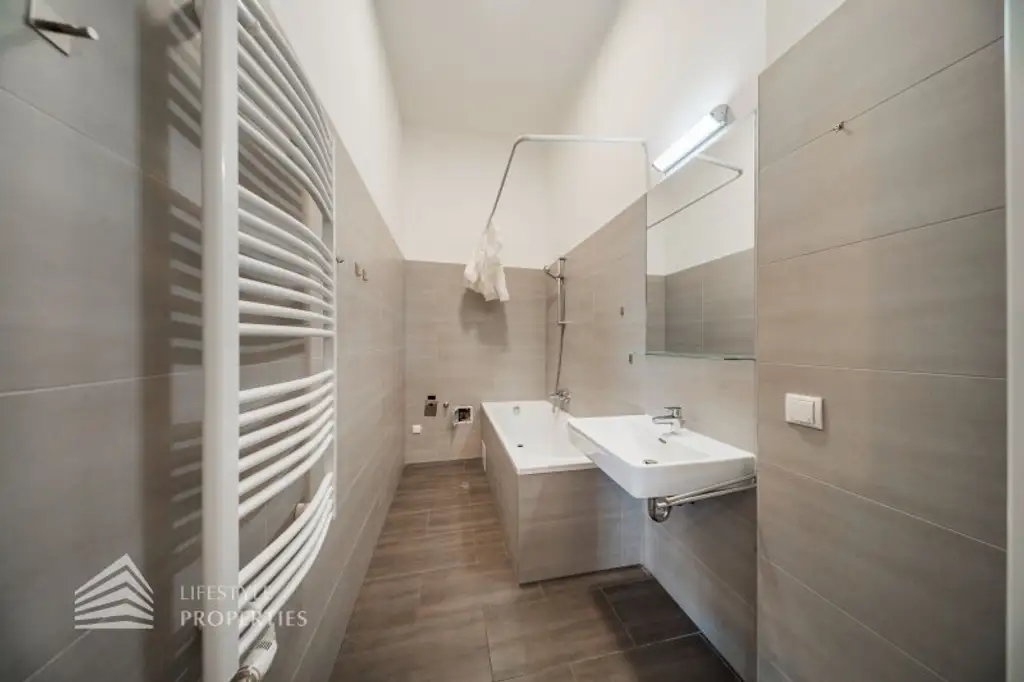 Schöne 2-Zimmer Wohnung mit Balkon, Nähe Westbahnhof