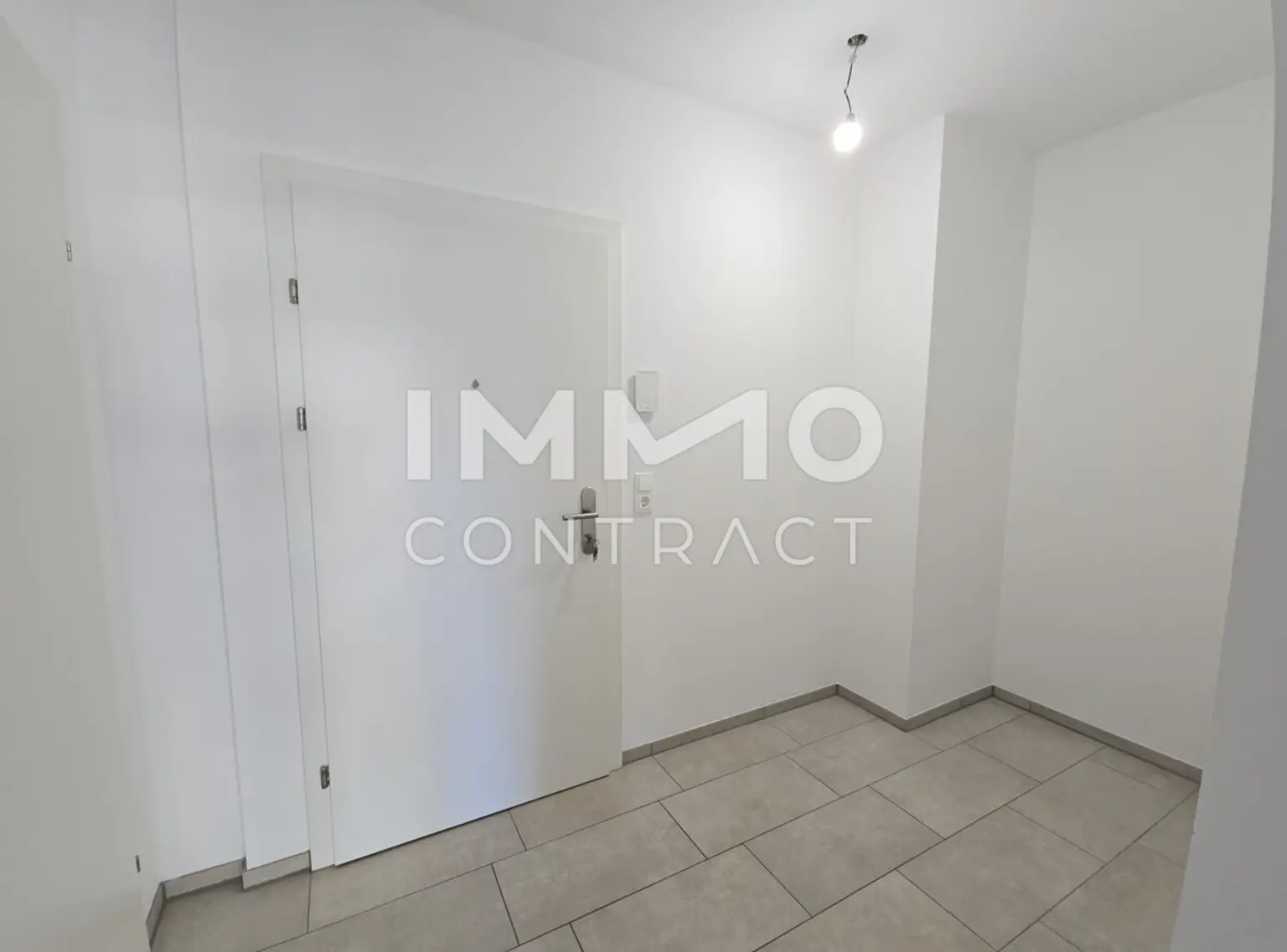 STRASSGANGER Straße 380c : Freundliche 2 Zimmer- Wohnung mit großem Balkon - Straßganger Straße 380 c - Top 12c