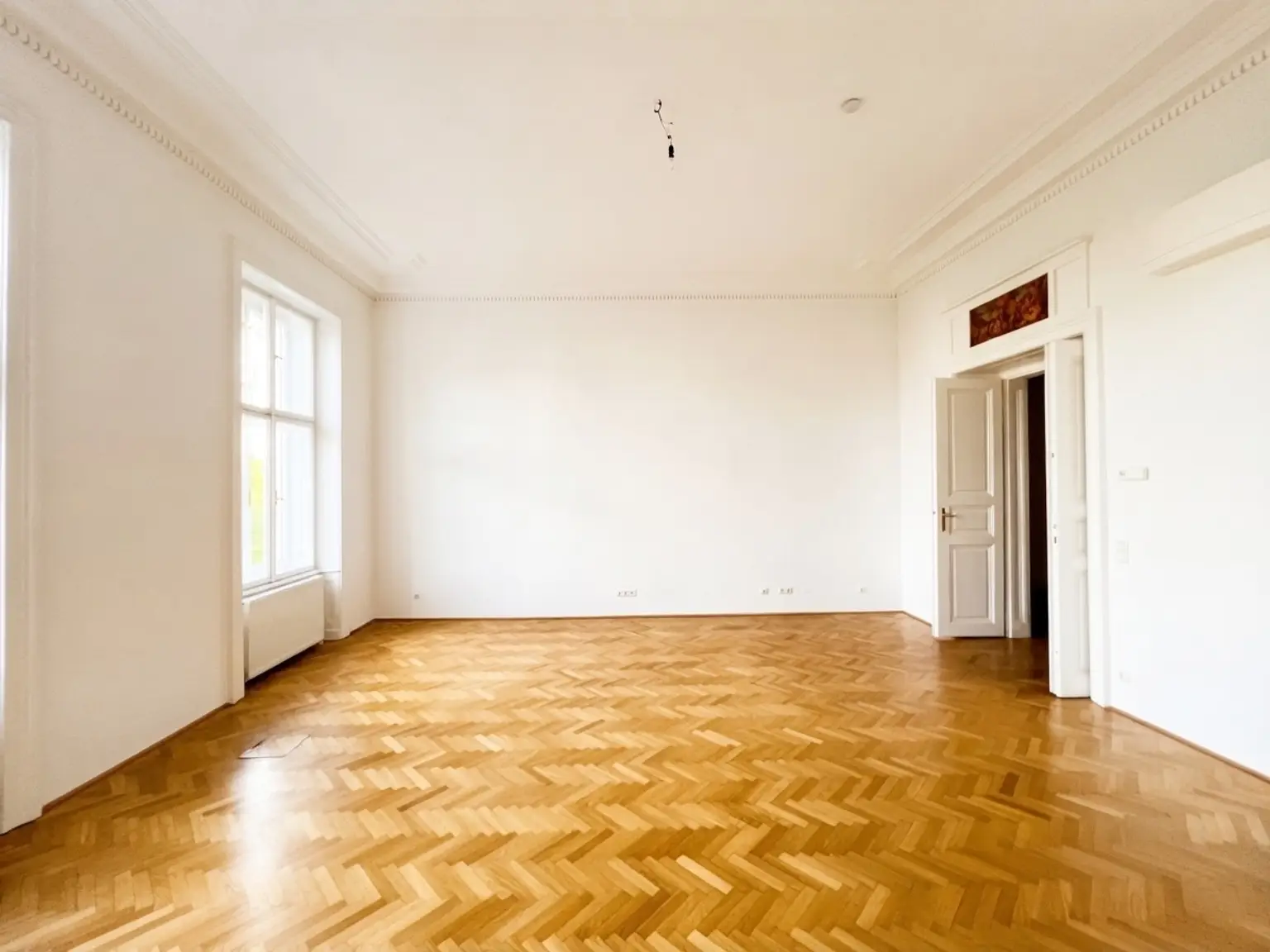 UNBEFRISTET: Prachtvolle Altbauwohnung der absoluten Königsklasse beim Schottentor