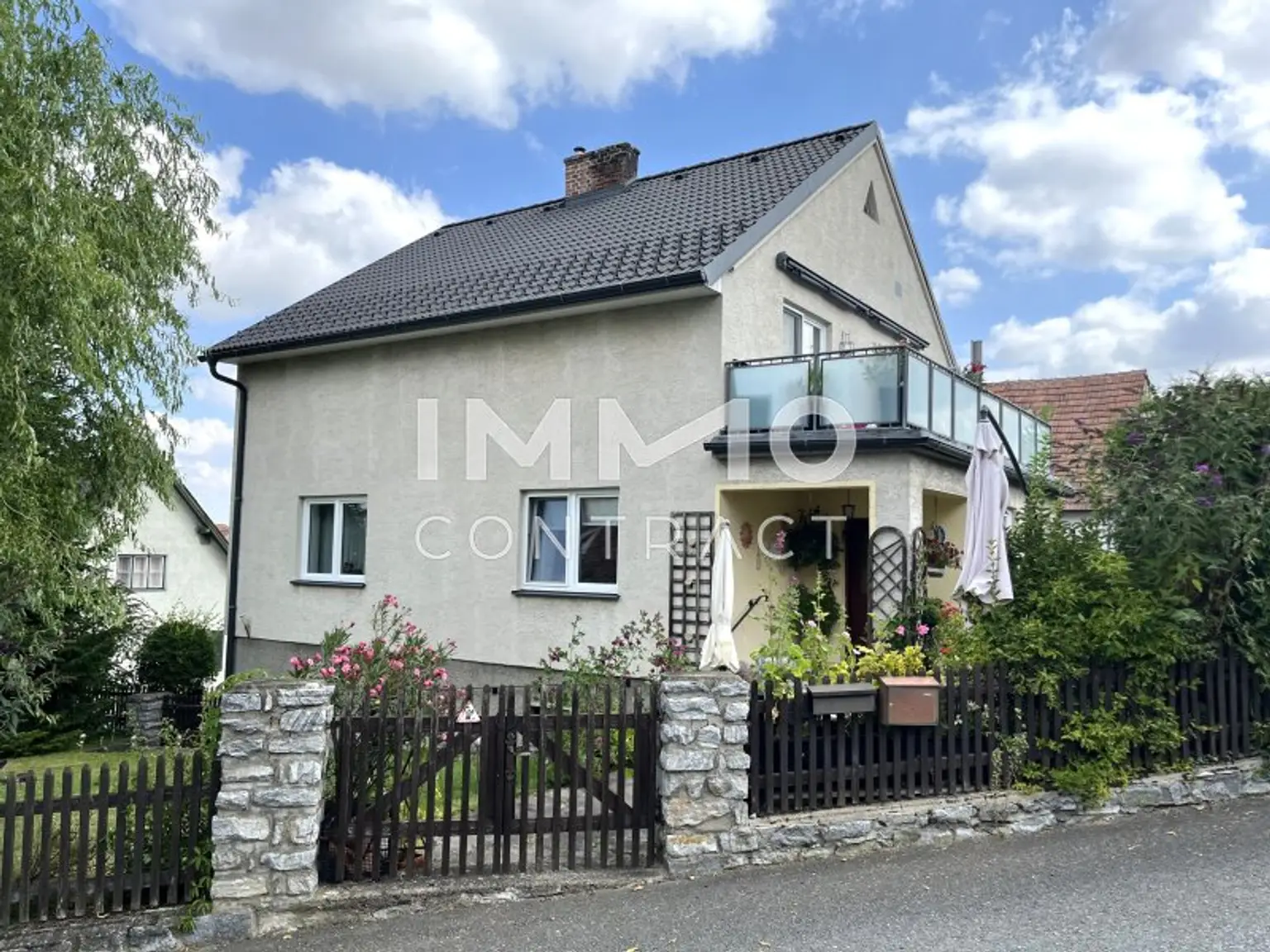 Ansicht Südwest - Überdachter Eingangsbereich