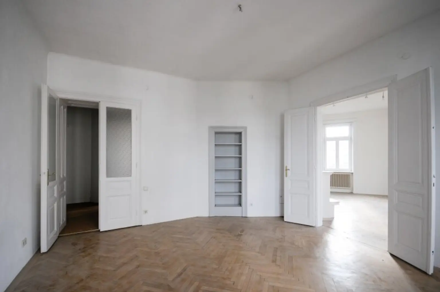 IHR SANIERUNGSPROJEKT - 3-ZIMMER-ALTBAUWOHNUNG MIT TERRASSE