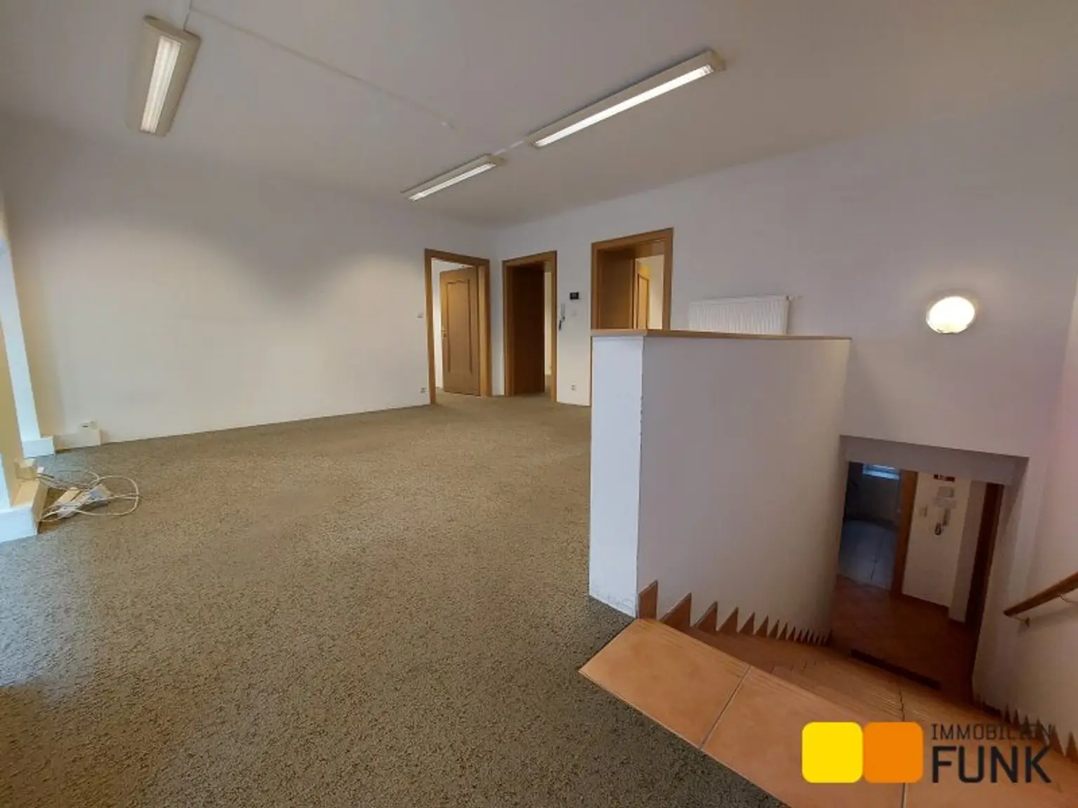 Attraktives Büro mit eigener Garage und zusätzlicher Lagerfläche