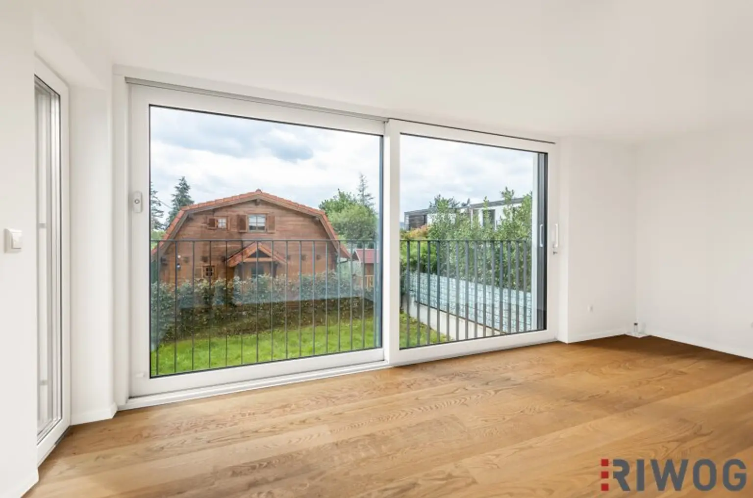 MINI VILLA AM HACKENBERG MIT CA. 37m² DACHTERRASSE UND IMPOSANTEM WEITBLICK AUF DIE CITY - EIGENGRUND IM KLEINGARTEN - GANZJÄHRIG BEWOHNBAR