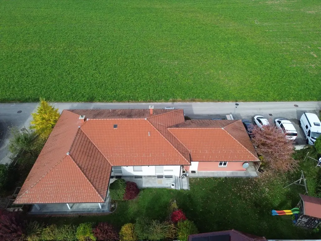 XXL Traum Bungalow mit Kachelofen überdachter Terrasse, Gartenoase, Wohnkeller und Doppelgarage  im Laahfeld /Ansfelden