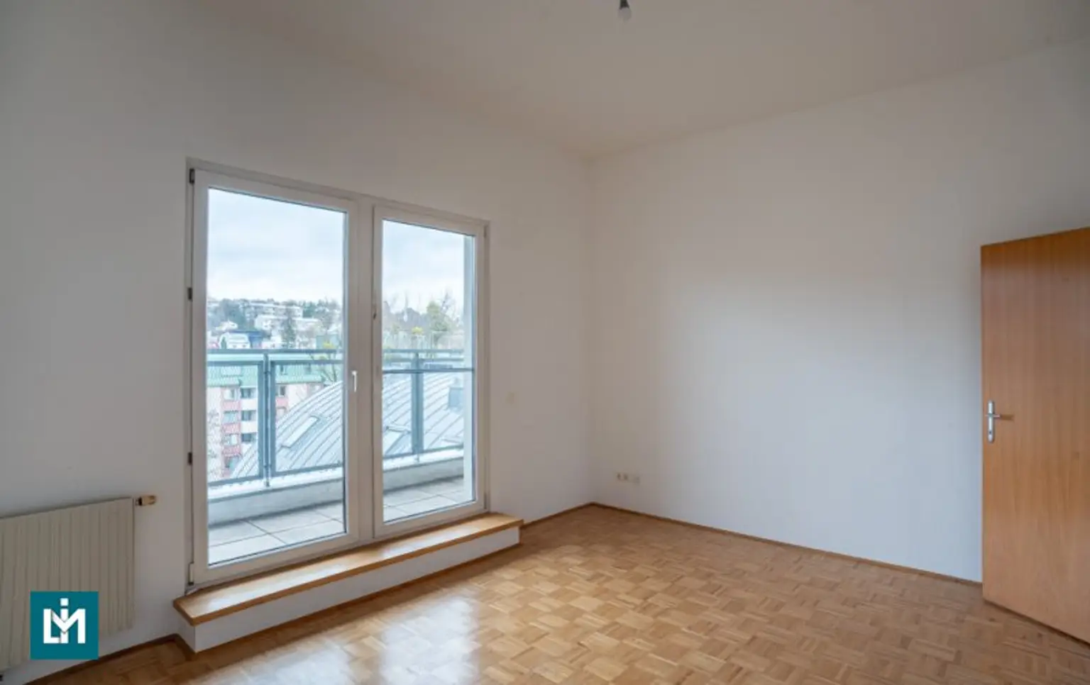 SCHÖNE 2 - ZIMMER MAISONETTE MIT GALERIE UND FREIFLÄCHE / NÄHE KRANKENHAUS GÖTTLICHER HEILAND