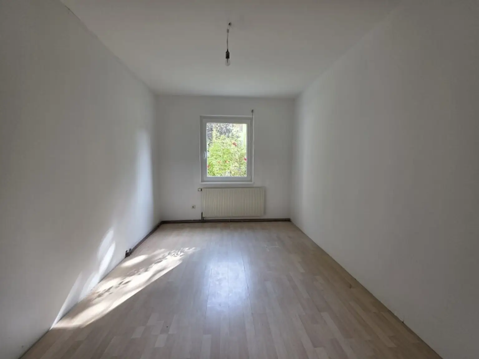 Willkommen in Ihrer GARTENWOHNUNG  3,5 ZIMMER -  inklusive KFZ-STELLPLATZ