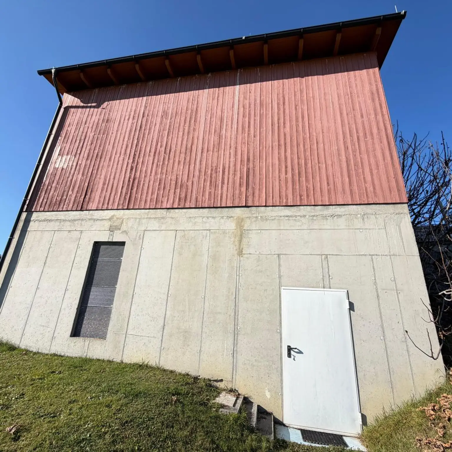 Wohnen in Aussichtslage mitten in der Natur auf  8 Ha. Grund, ehemalige Hofstelle!
