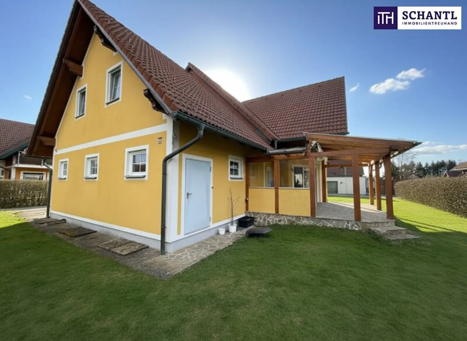 SONNENLAGE - Neuwertiges ca. 160m2 großes Traumhaus mit idyllischem Garten + Terrasse, 2 Garagen & Top-Ausstattung in Ruhelage