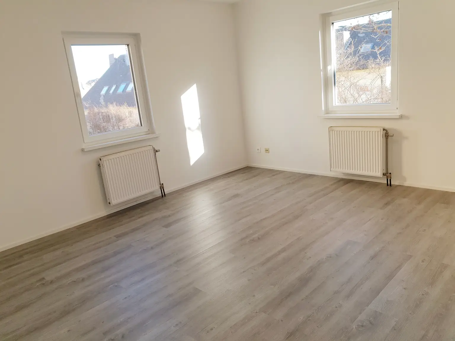 Zwei Zimmerwohnung mit hochwertiger Küche zu vermieten!