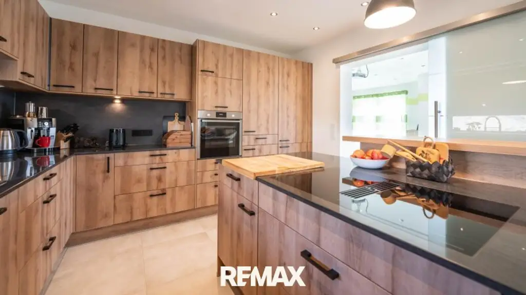 Modernes Niedrigenergie-Einfamilienhaus mit Garten und sonniger Terrasse – ideal für Familien!