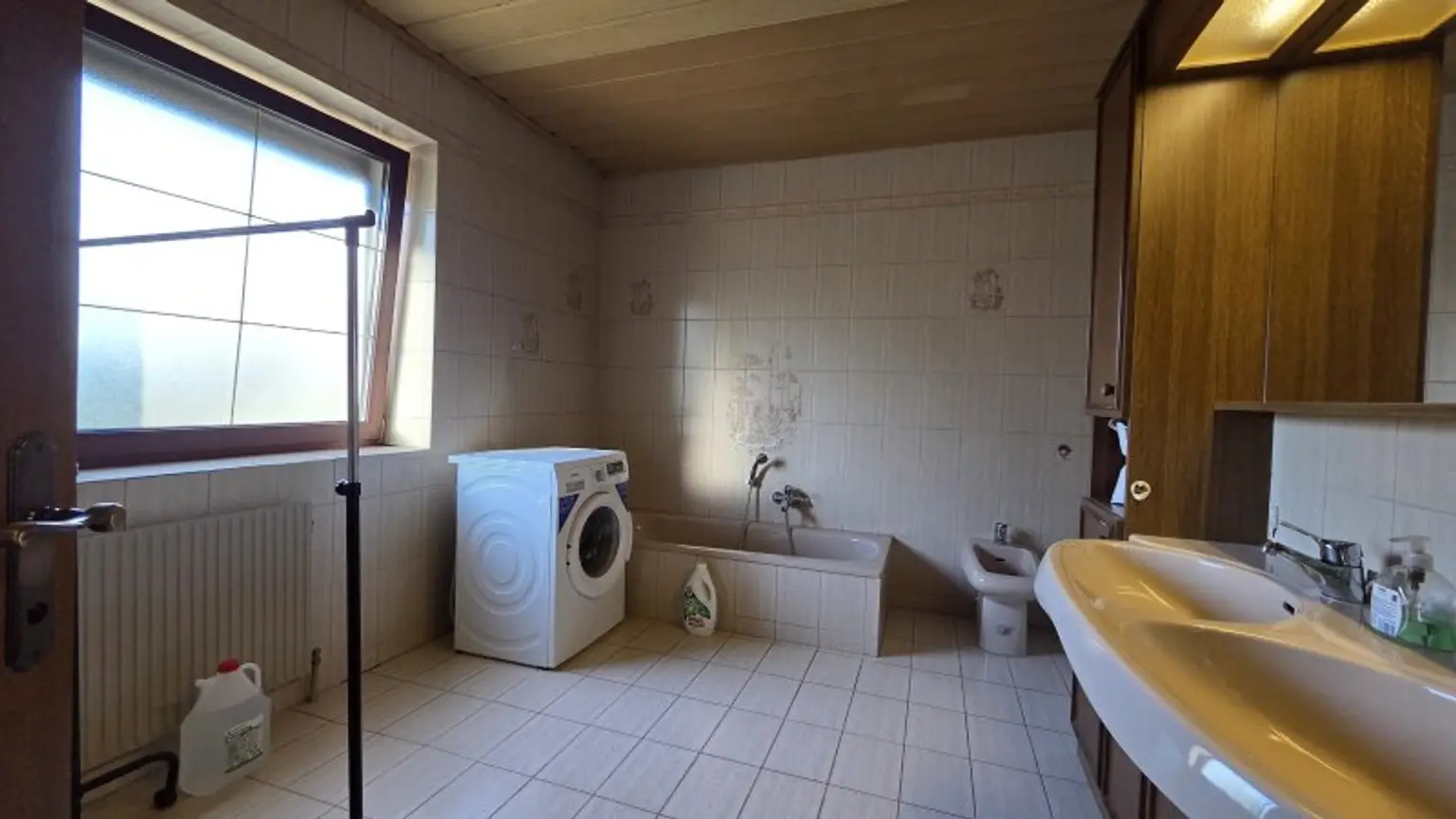 Geräumiges Einfamilienhaus in Silberwald mit Pool, Photovoltaikanlage und KFZ Garage – Ihr neues Zuhause wartet!
