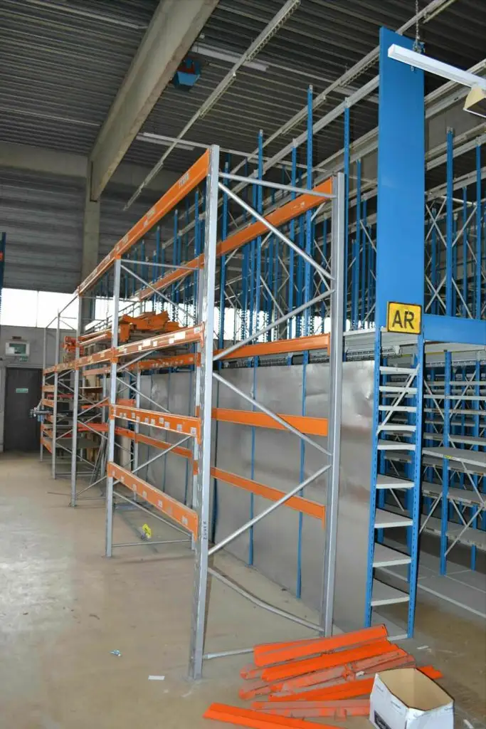 ab 1.7.2026 LAGERHALLE- Raumhöhe 8,5m - Ideal für Hochregal ! 839 m²-  Abfahrt Inzersdorf- (Süd Ost Tangente)