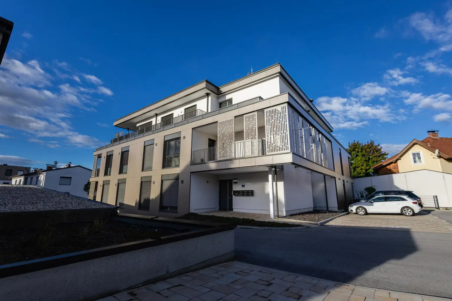 Moderne, vermietete 2-Zimmer-Wohnung mit Balkon & Tiefgarage