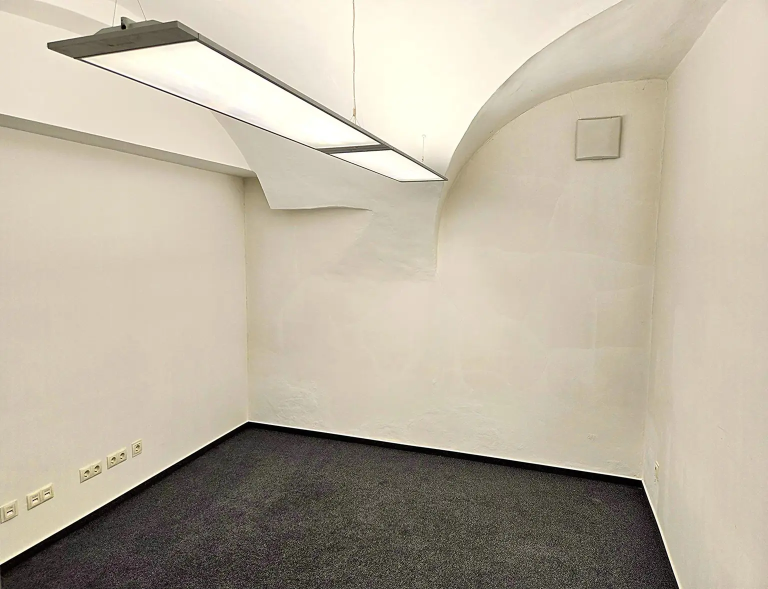 Freundliche Geschäftsräumlichkeit, Büro, Ordination oder Kanzlei im Erdgeschoss im Zentrum Haag zu mieten