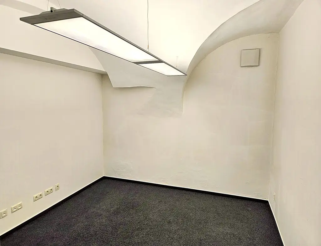 Freundliche Geschäftsräumlichkeit, Büro, Ordination oder Kanzlei im Erdgeschoss im Zentrum Haag zu mieten