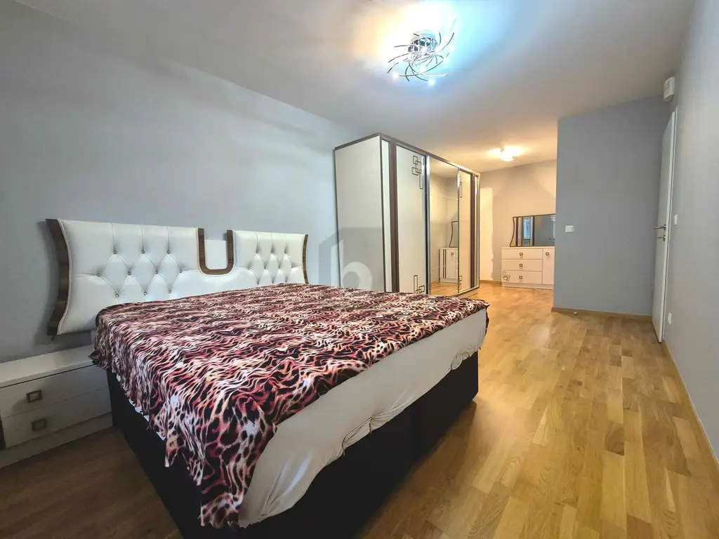 EXKLUSIV MIT SONNIGER LOGGIA & HOCHWERTIGER EINRICHTUNG