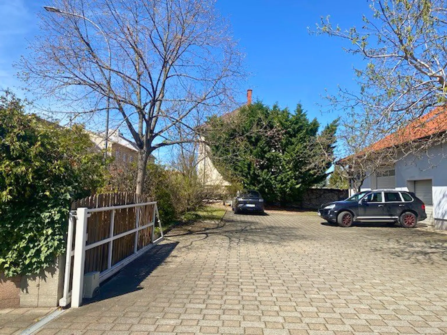 Eine Liegenschaft - viele Nutzungsmöglichkeiten! Renditeobjekt!