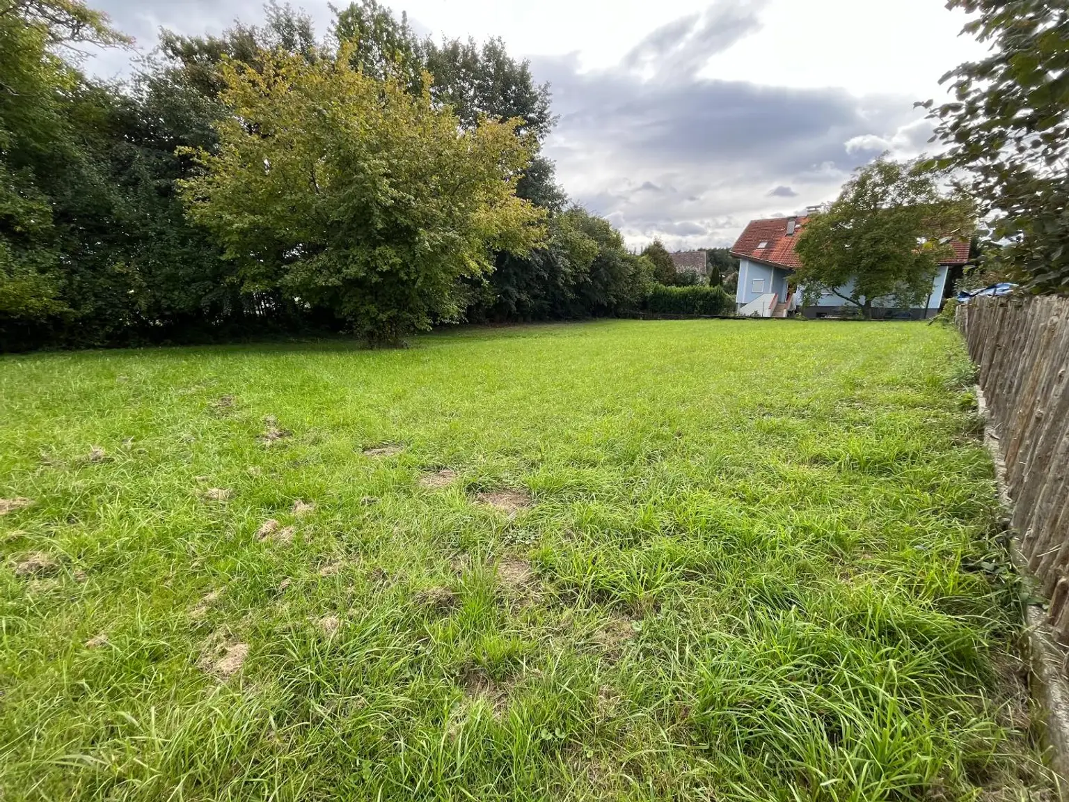 Sonniges Baugrundstück in ruhiger Lage
