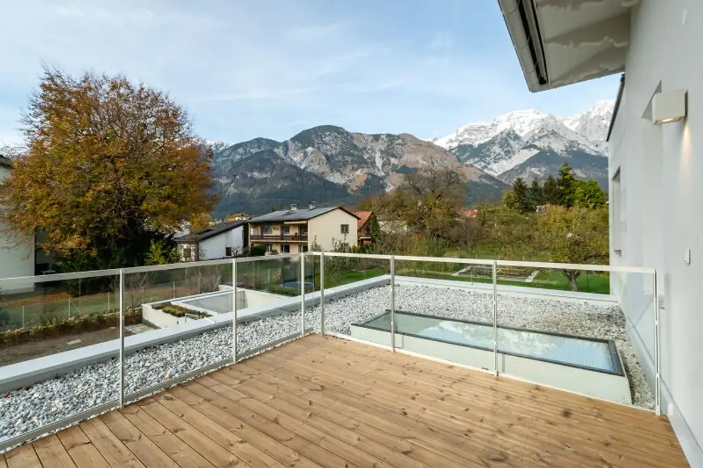 ELEGANZ TRIFFT MODERNE: Luxuriöse 3-Zimmer-Wohnung mit sonnigem Balkon inkl. Bergblick im Villenviertel zu mieten!