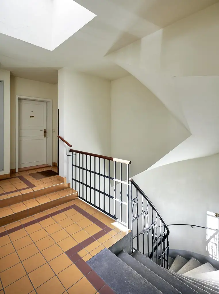 Klassisches Wiener Zinshaus mit ausgebautem Dachgeschoß in der Millergasse