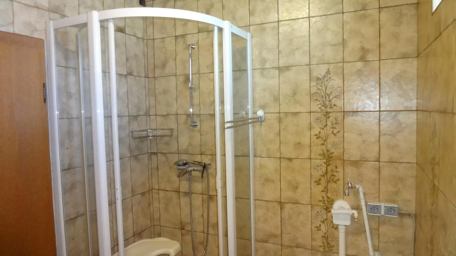 Badezimmer mit Dusche