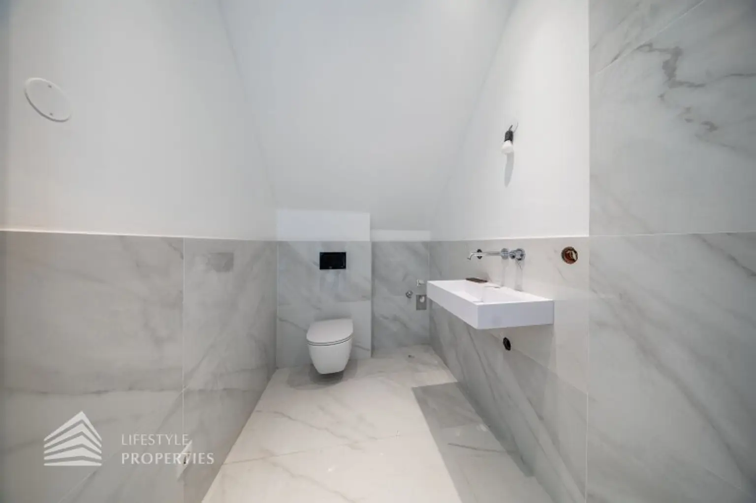 Exklusive 3-Zimmer DG-Wohnung, Nähe Pötzleinsdorfer Schlosspark by Lifestyle Properties, Stock-im-Eisen-Platz 3