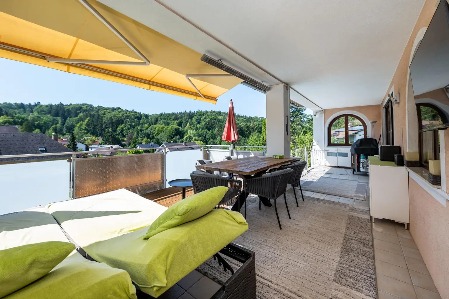 Terrasse mit Zugang vom EG