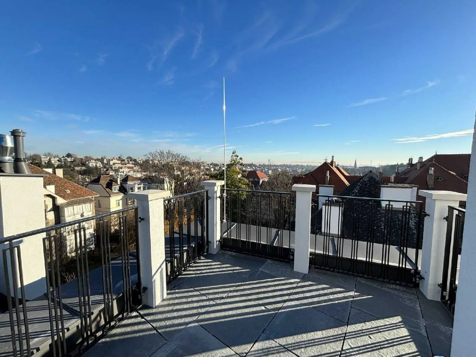 Stilvolle Dachmaisonette mit 3 Terrassen in neu errichteter Stilvilla + Garage 1180 Wien