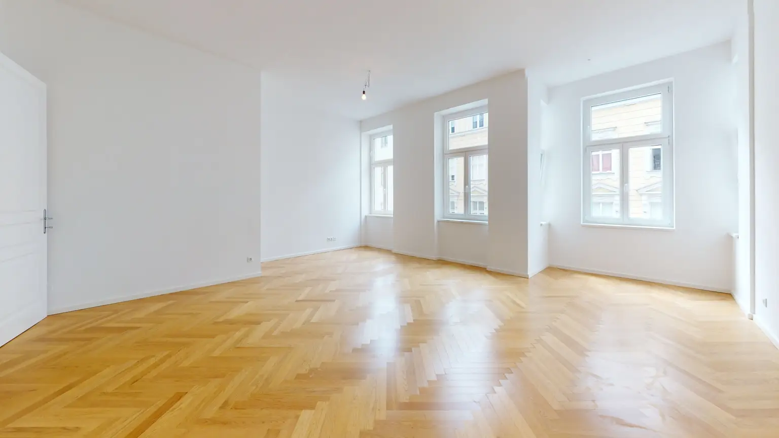 "Urban Oasis" - Charmante Altbaustil-Wohnung mit Balkon und Erker