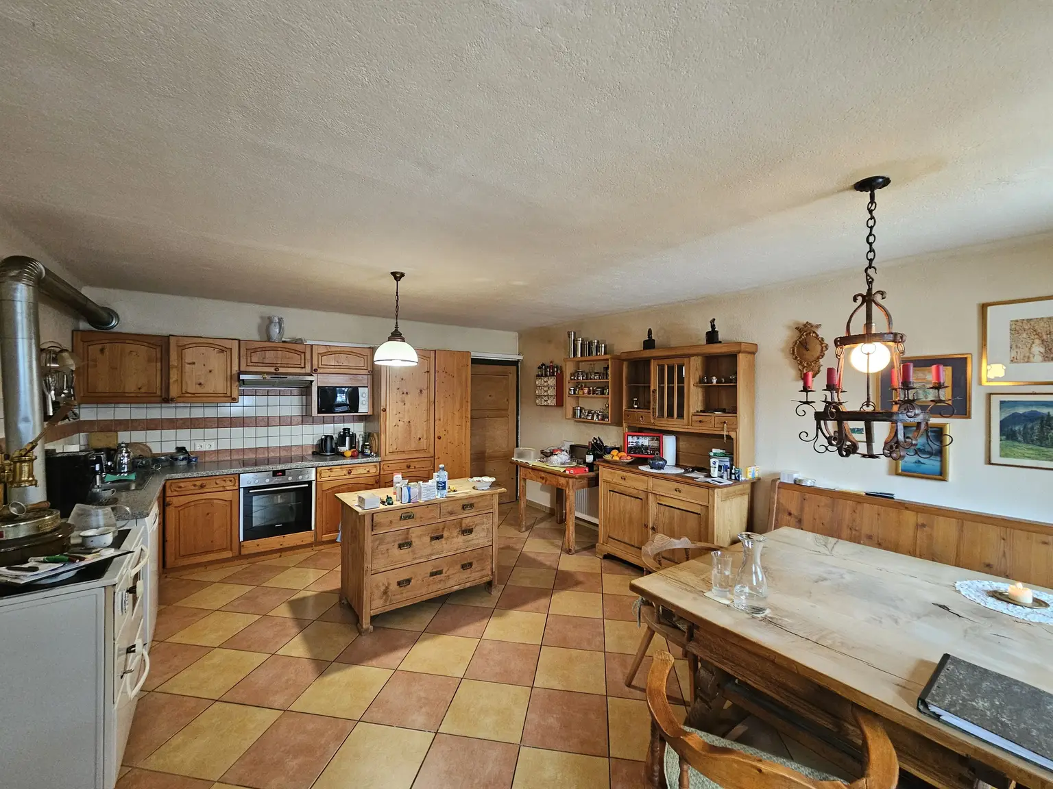 Gepflegtes Landhaus mit insgesamt 5 Wohnungen