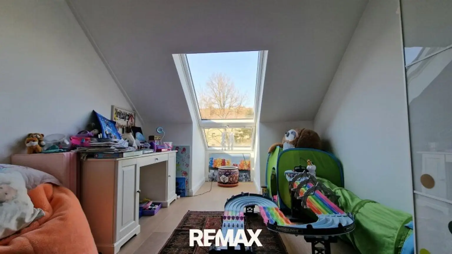 Kinderzimmer mit Velux Dachbalkon