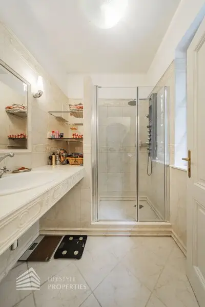 Wunderschöne Villa mit Pool und weitläufigem Grundstück, Nähe Pressbaum