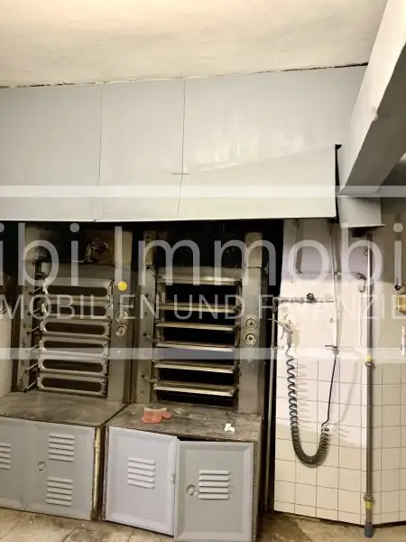 Ablösefreies Geschäftslokal, Kurzzeitvermietung bis 12 Monate möglich; Produktionsmöglichkeit/Lager/ehemalige Bäckerei