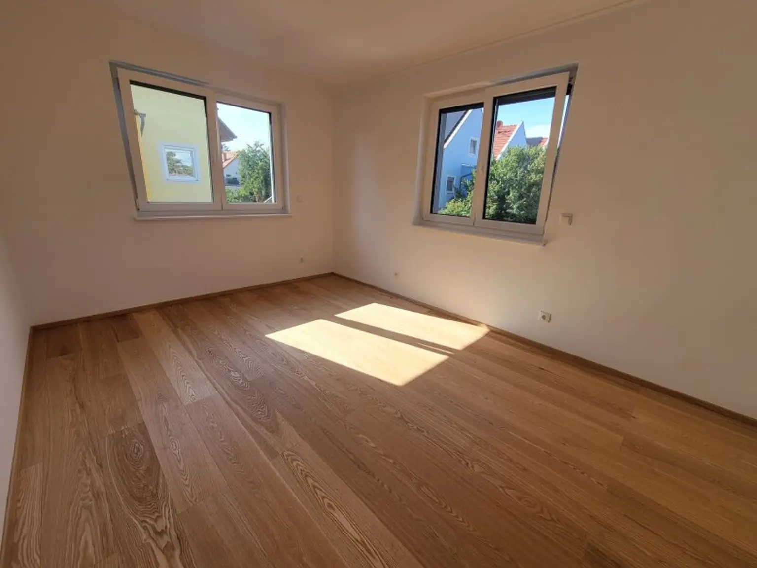 ERSTBEZUG!! MODERNES EINFAMILIENHAUS AM NÖRDLICHEN STADTRAND VON WIEN - 1210 WIEN LEOPOLDAU.