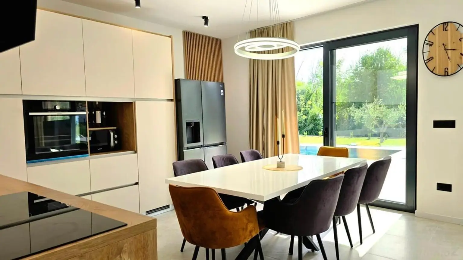 F4F40670-C076-4C43-BCF3-FA78C75EDB07_1_105_c