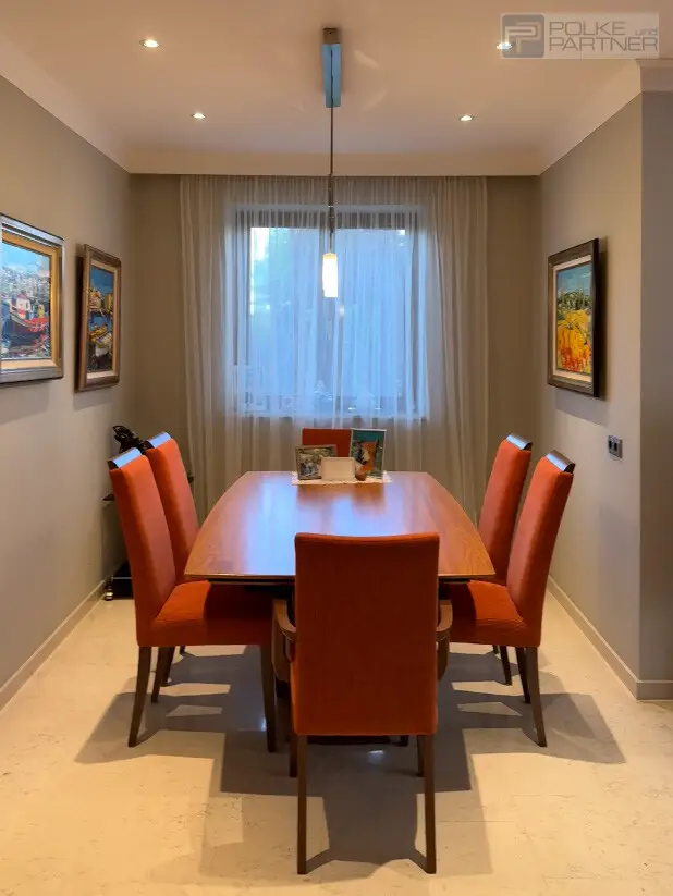 GARTENPARADIES   -  9.000 M² - 
LANDHAUS IN PARKLANDSCHAFT  
NUR 30 MINUTEN VON WIEN