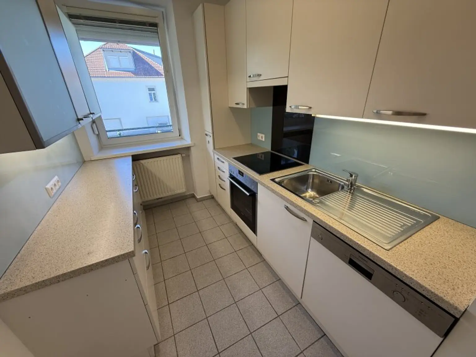 TOPZUSTAND + gute RAUMEINTEILUNG + BÜRO & WOHNEN!