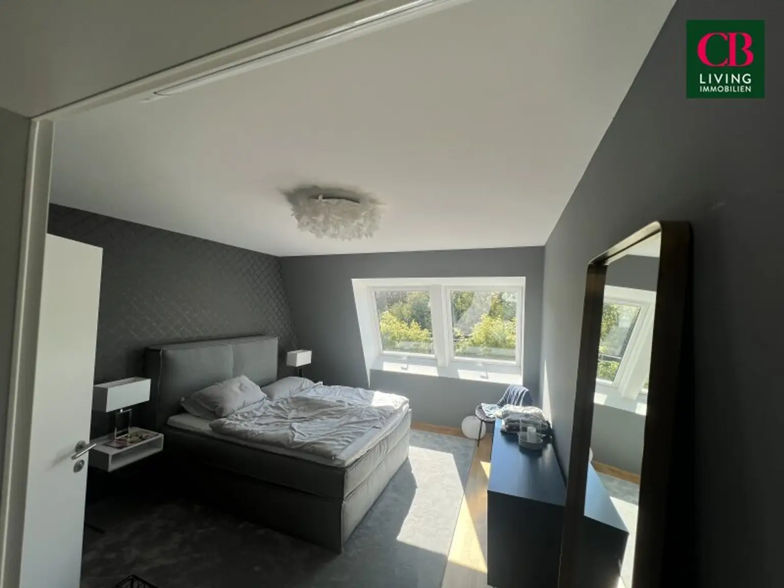 SÜDSEITIGES LUXUSDACHGESCHOSS in BESTLAGE - ZENTRUMSNAH