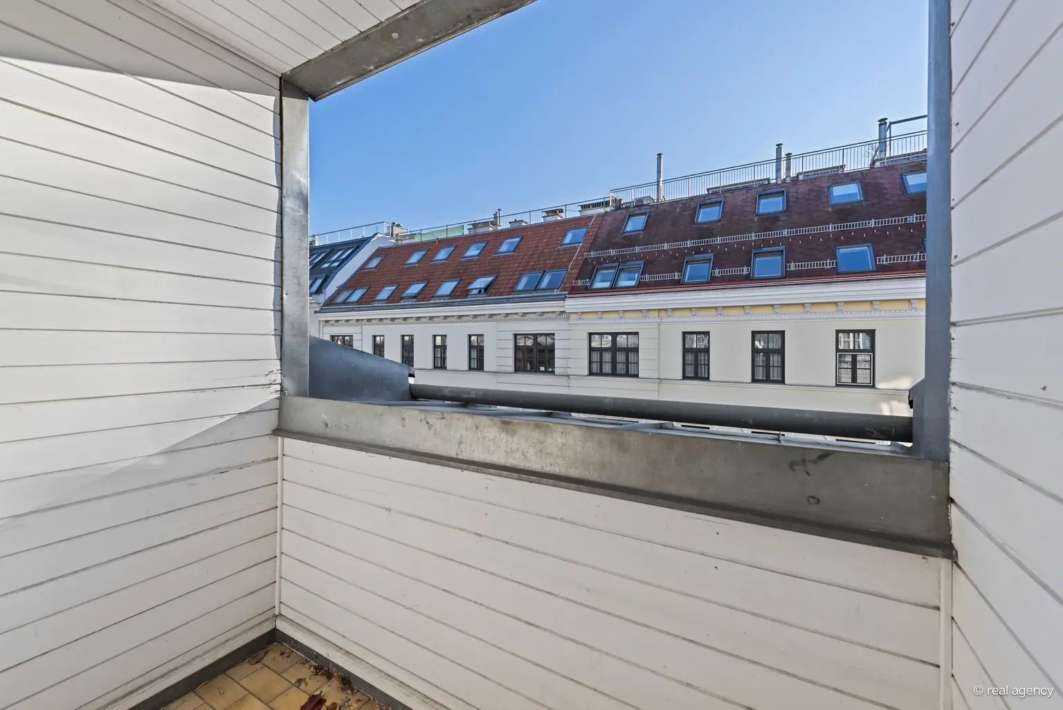 Wunderbare Dachgeschoßwohnung mit Freifläche - SERVITENVIERTEL