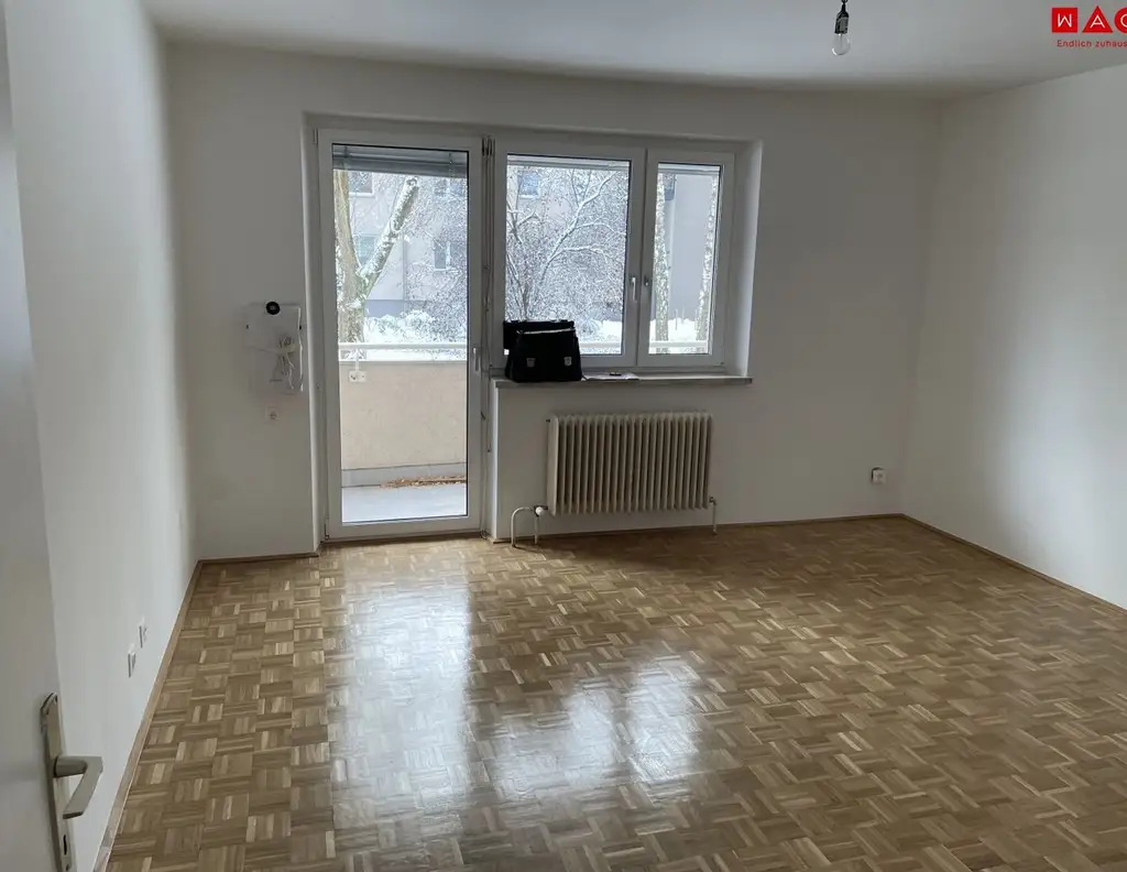 Sehr gute Infrastruktur - Nähe Straßenbahn! Großzügige 2-Raum-Wohnung mit Loggia!