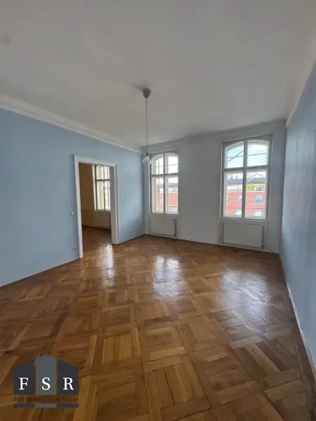 (derzeit) 4 Zimmer-Wohnung in wunderschönem, denkmalgeschütztem Gründerzeithaus nahe Belvedere - Gestalten Sie gerne Ihren eigene Wohnung