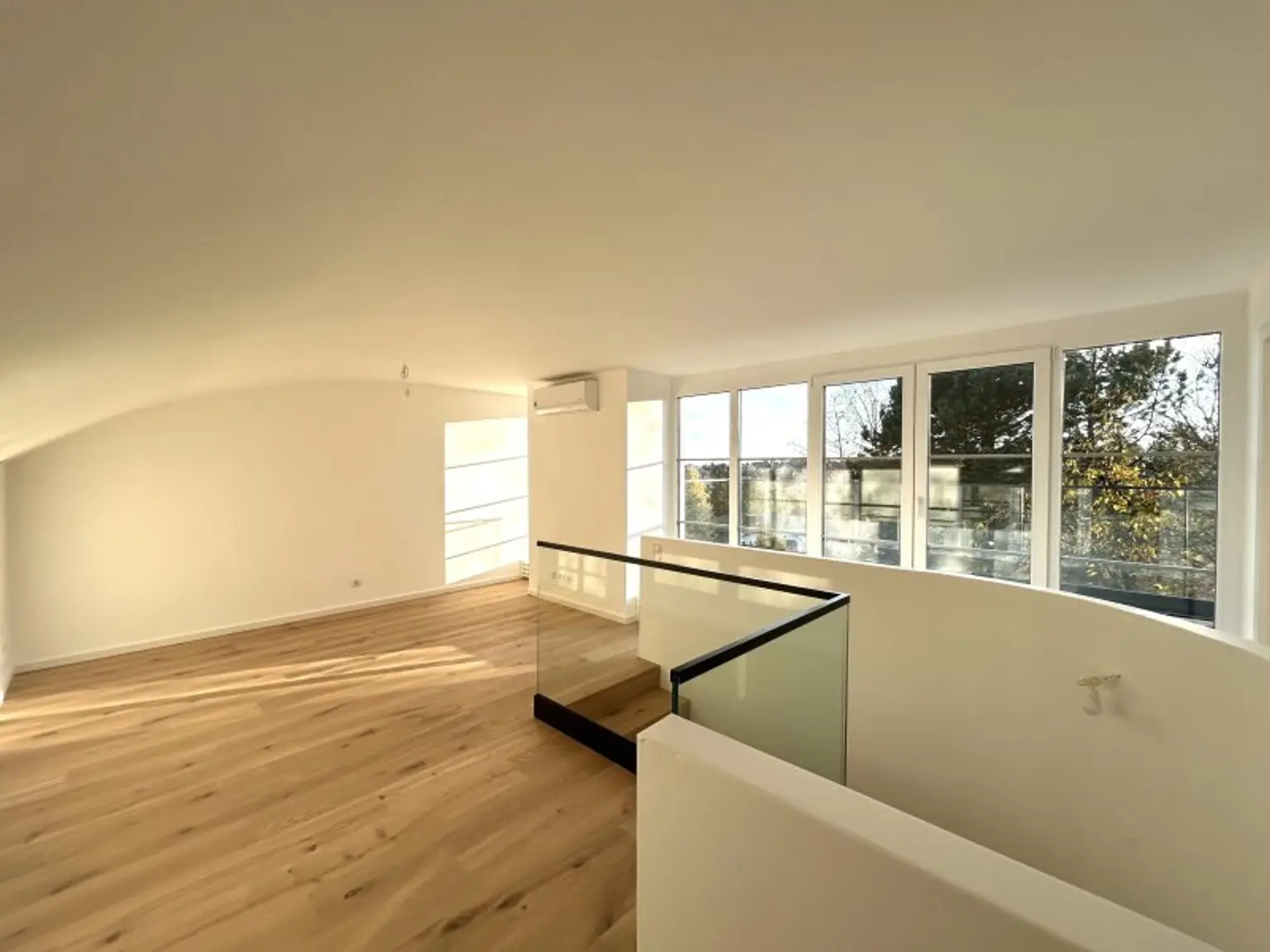 Wohnen mit Weitblick: Stilvolle 2-Ebenen-Wohnung mit Terrassen in der Sieveringerstraße