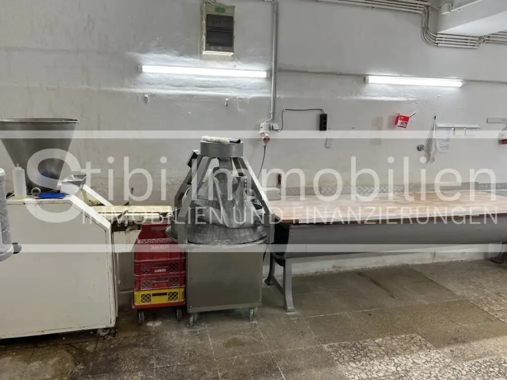 Ablösefreies Geschäftslokal, Kurzzeitvermietung bis 12 Monate möglich; Produktionsmöglichkeit/Lager/ehemalige Bäckerei